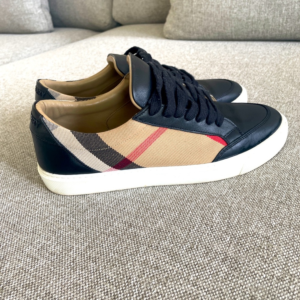 Beautiful leather Burberry sneakers!